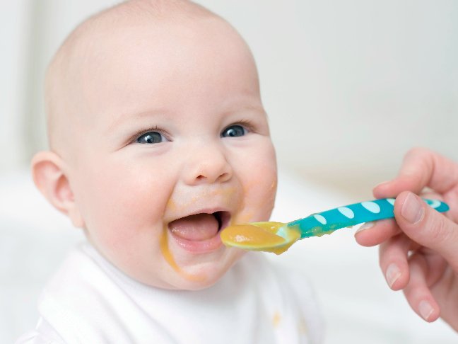 ما هي نصائح دكتور تغذية اطفال لإطعام الاطفال الرضع وتجنب حساسية الطعام