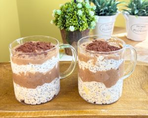 بودينغ الشيا مع الموز وصوص الكراميل الصحي